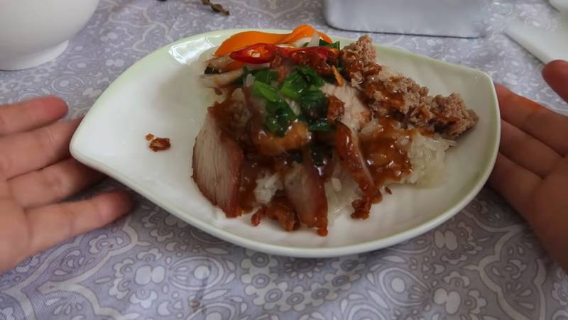 Thành phẩm món xôi gà xá xíu thơm ngon