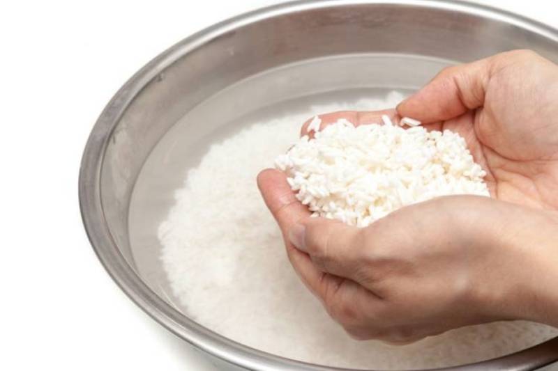 Tiến hành công đoạn ngâm nếp