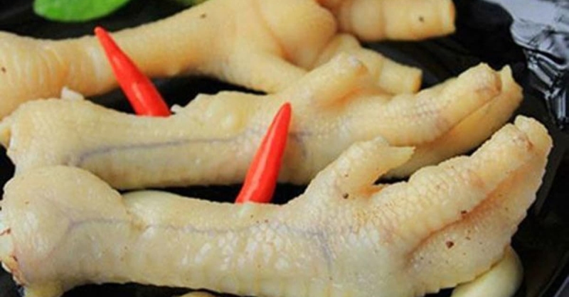 Chân gà đã được luộc chín