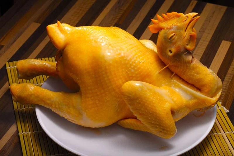 Ý nghĩa của việc luộc gà cúng nguyên con