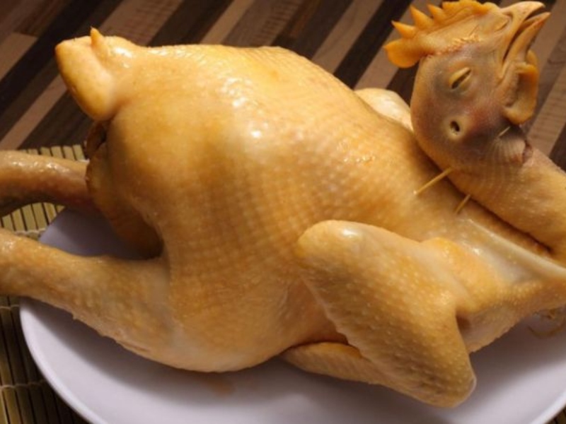 Đĩa gà luộc hấp dẫn