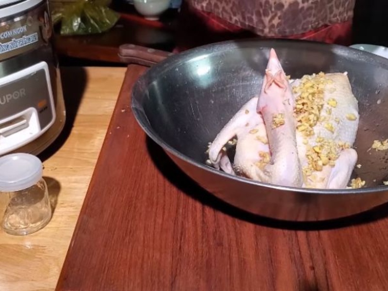 ướp gà với gia vị