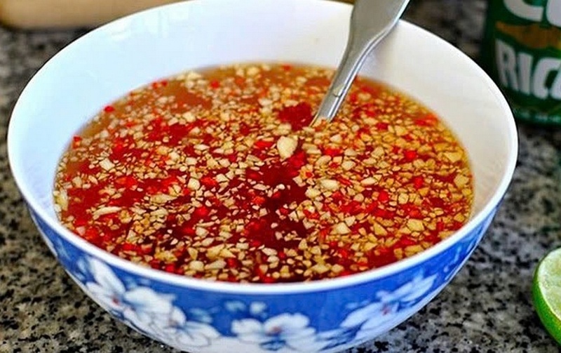 Bát nước mắm chấm gan heo