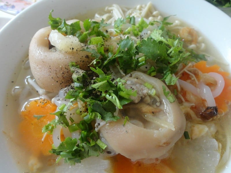 Món bánh canh đuôi heo hấp dẫn