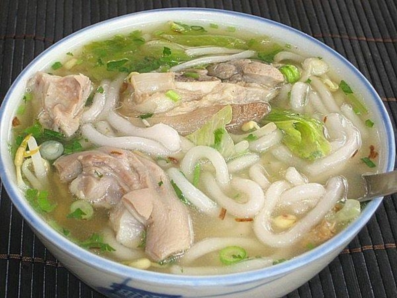 Tô bánh canh đuôi heo