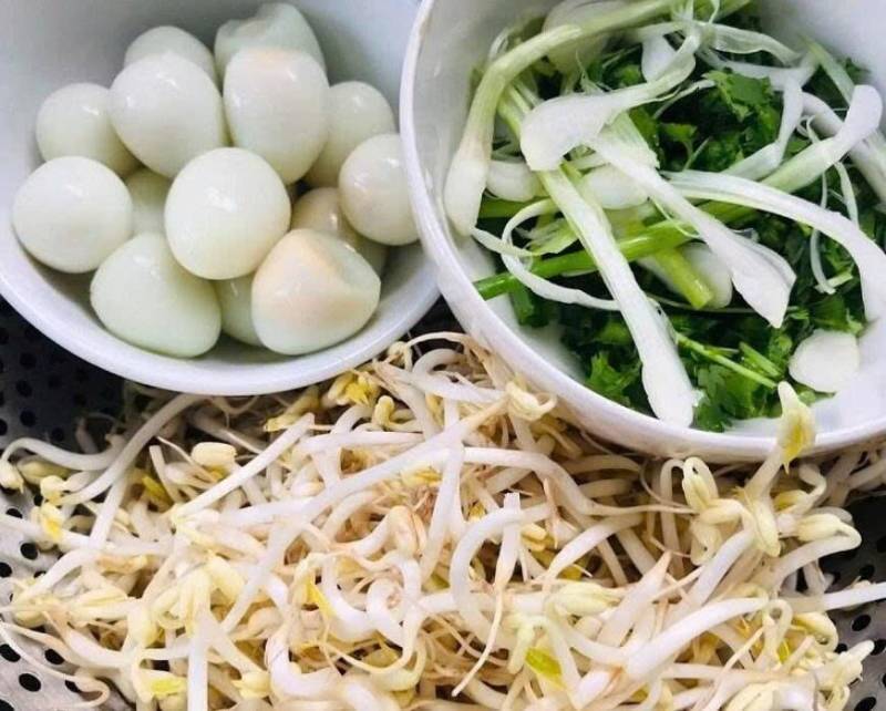 Sơ chế nguyên liệu nấu bánh canh thịt heo