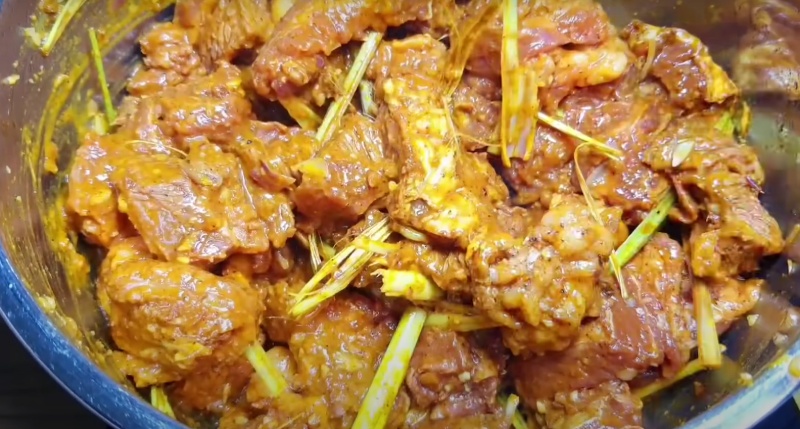 Xào thịt bò với gia vị