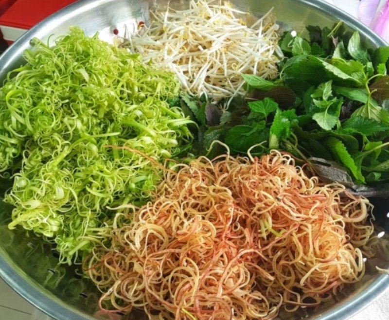 Rau sống ăn kèm bún bò