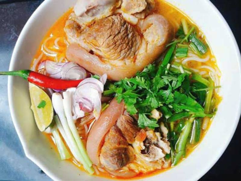 Thành phẩm món bún giò heo chuẩn vị Quảng Ngãi