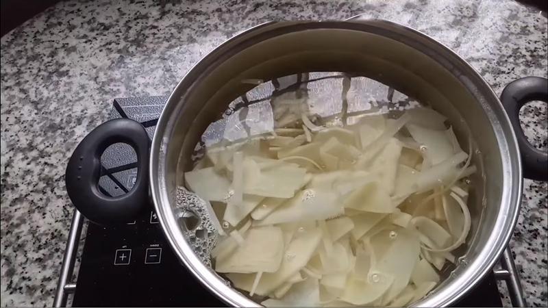 Công đoạn luộc măng