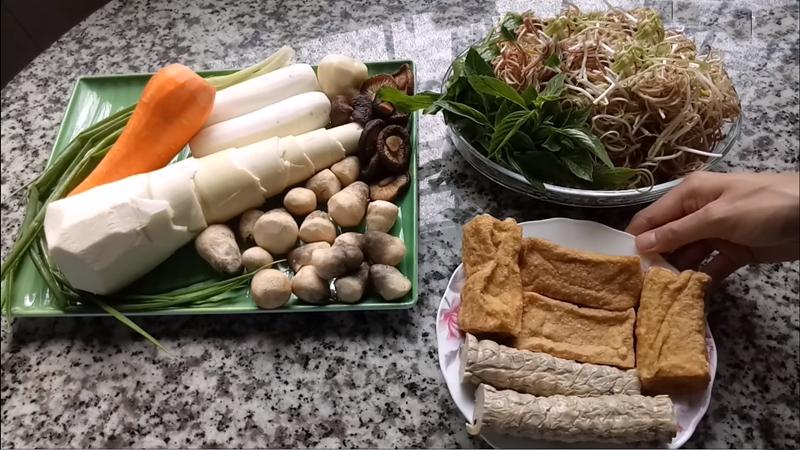 Chuẩn bị nguyên liệu nấu bún măng chay từ măng tươi
