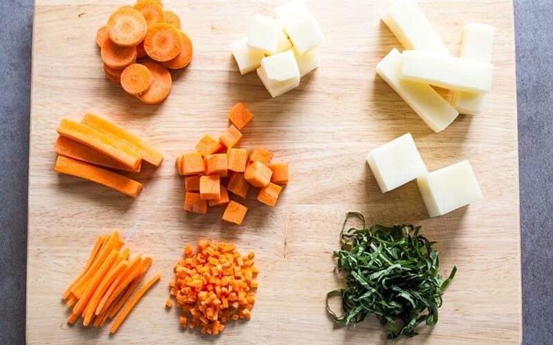 Sơ chế các nguyên liệu làm bún măng khô chay