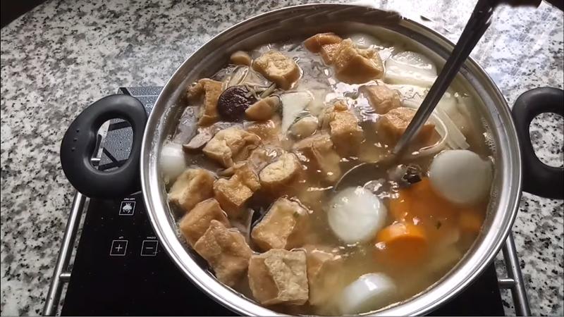 Công đoạn nấu nước bún măng chay từ măng tươi