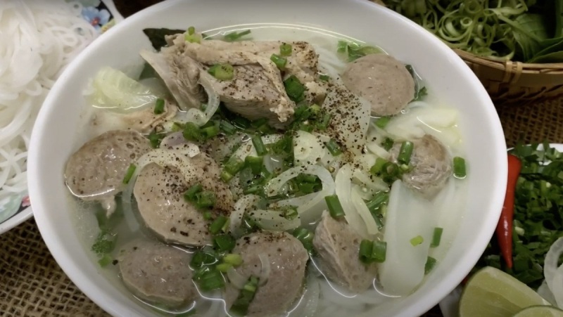 Khám phá cách nấu bún nước lèo bò viên thơm ngon
