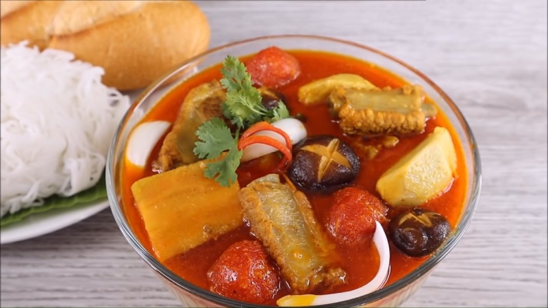 Món cà ri sườn heo đã hoàn thành