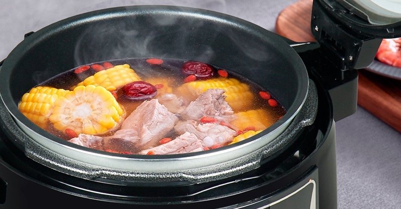 Canh xương nấu bằng nồi cơm điện