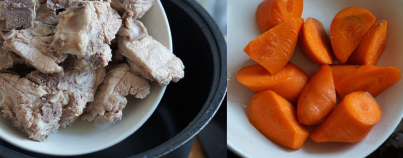 Đổ xương, cà rốt vào nồi cơm điện