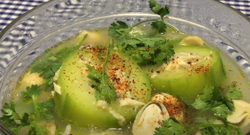 Canh bí đao chay nấm có màu sắc hấp dẫn, thơm ngon