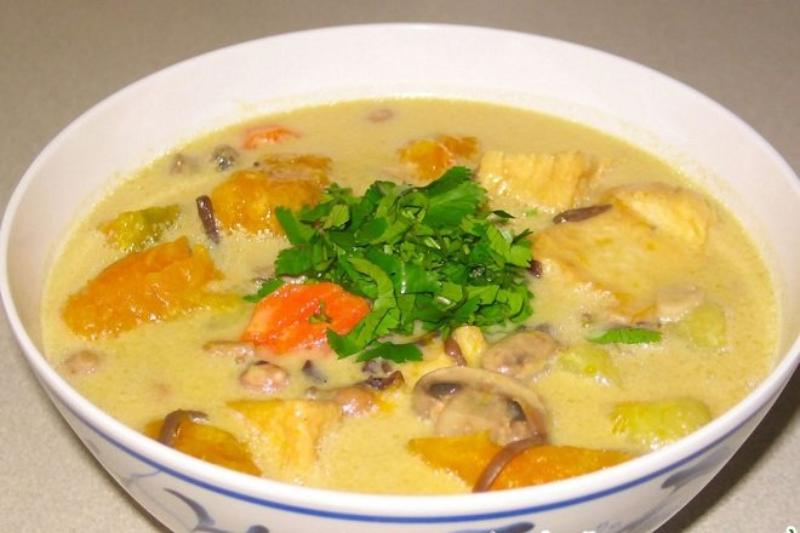 Thành phẩm món canh bí đỏ nước cốt dừa béo ngậy