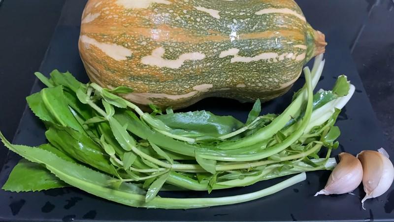 Chuẩn bị nguyên liệu nấu canh bí đỏ chay
