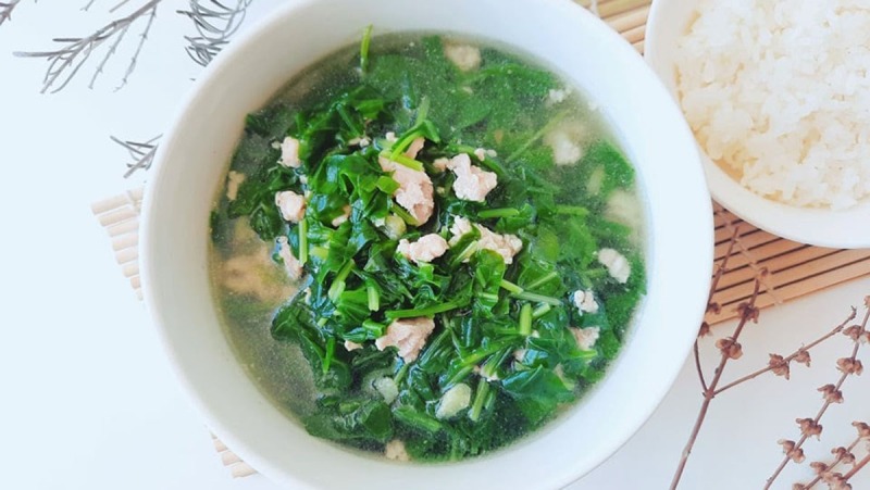 Những lưu ý khi chế biến canh rau cải bó xôi thịt gà