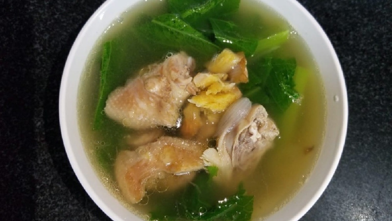 thành phẩm món canh cải xanh thịt gà