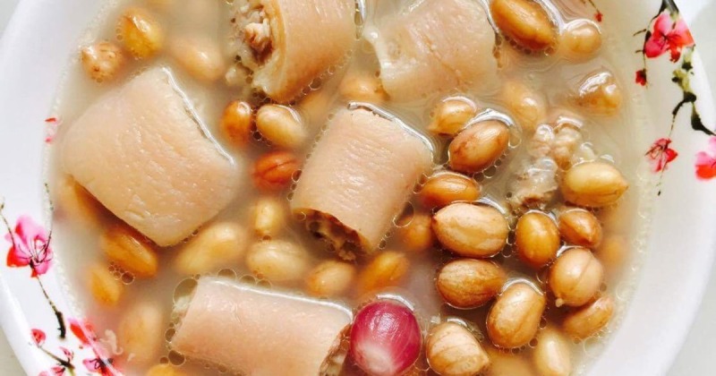 Canh đuôi heo hầm đậu phộng béo bùi