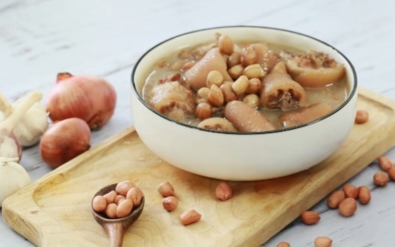 Bí quyết nấu canh đuôi heo hầm đậu phộng
