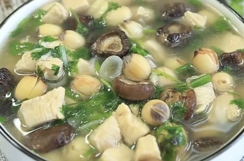 Khám phá cách làm canh gà hạt sen