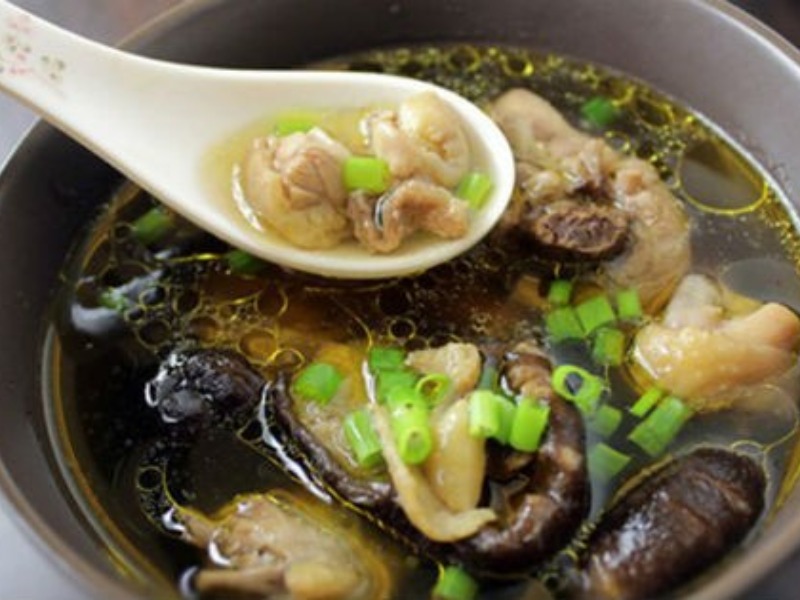 Những chú ý khi chế biến canh gà nấm hương và kim chi