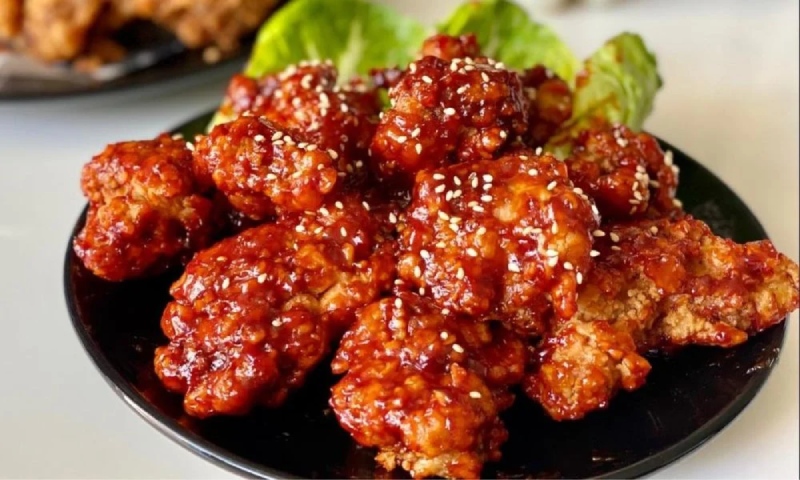 Đĩa gà chiên giòn sốt cay ngọt