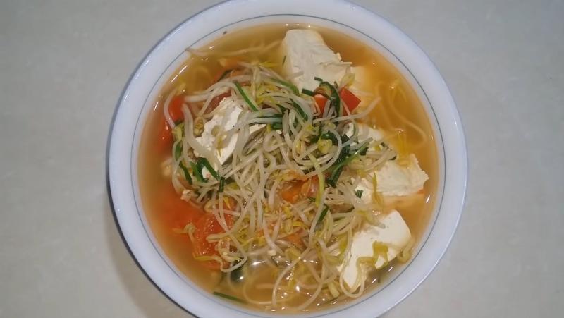 Khám phá cách làm canh giá đỗ cà chua chay thanh đạm