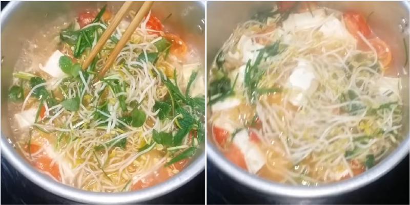 Khi nước đã sôi, thả lần lượt nguyên liệu vào nồi