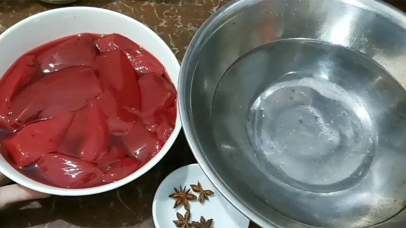 Sơ chế và chế biến huyết heo
