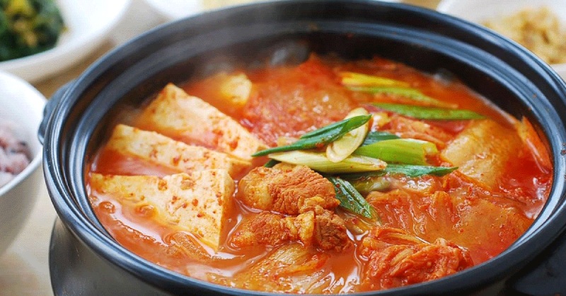 Canh kim chi thịt heo thơm ngon