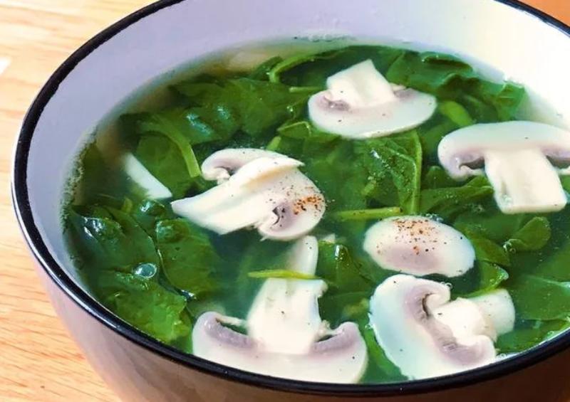 Thành phẩm Canh mồng tơi đậu hũ chay với nấm bổ dưỡng