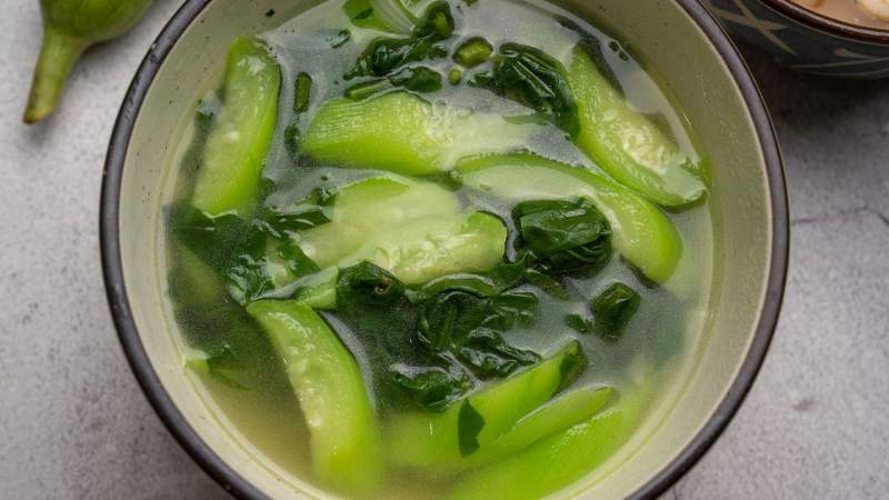 Thành phẩm món canh mồng tơi với mướp hấp dẫn
