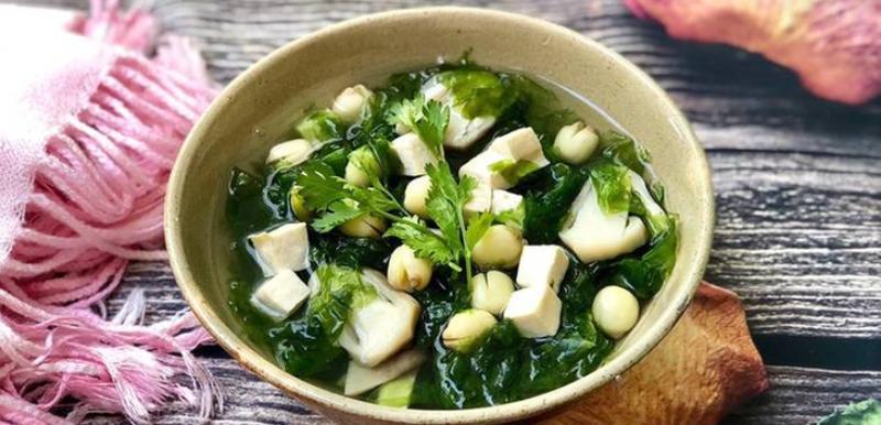 Thành phẩm canh rong biển hạt sen chay hấp dẫn