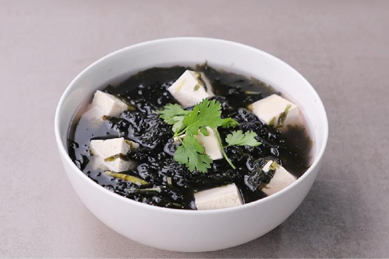 Thành phẩm canh rong biển đậu hũ chay thanh đạm