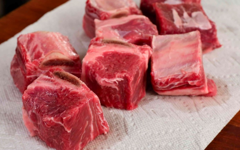 Chuẩn bị xương bò sơ chế và chế biến