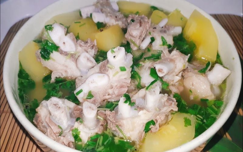 Thành phẩm món canh đu đủ hầm xương bò