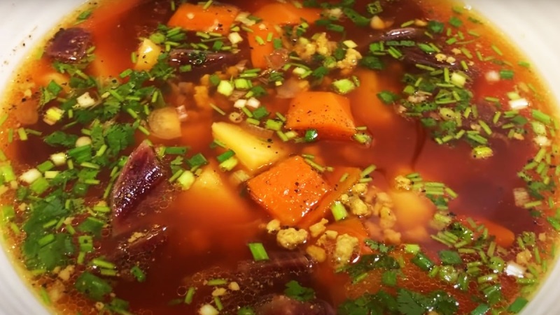 Món canh củ dền hầm xương heo