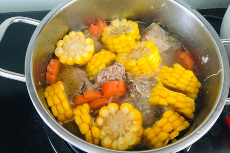 Món canh bắp hầm xương thanh đạm