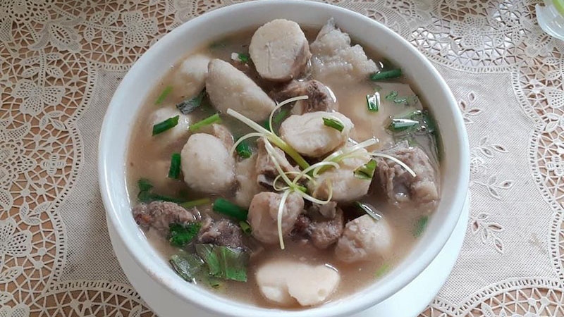 Món canh khoai sọ hầm xương