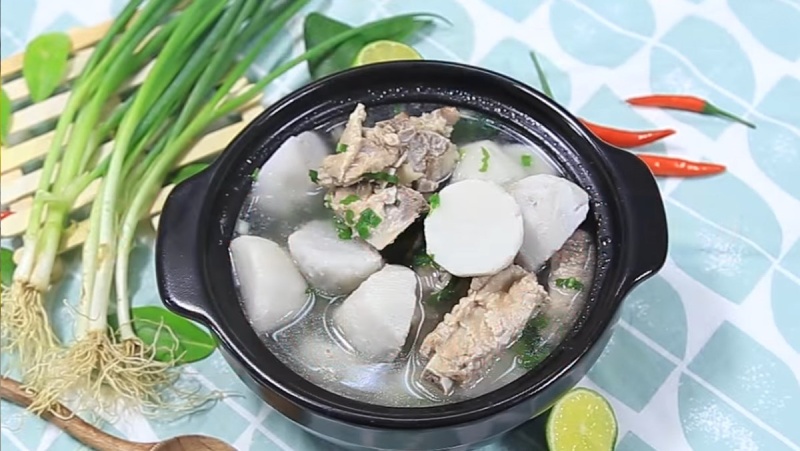 Món canh khoai môn hầm xương