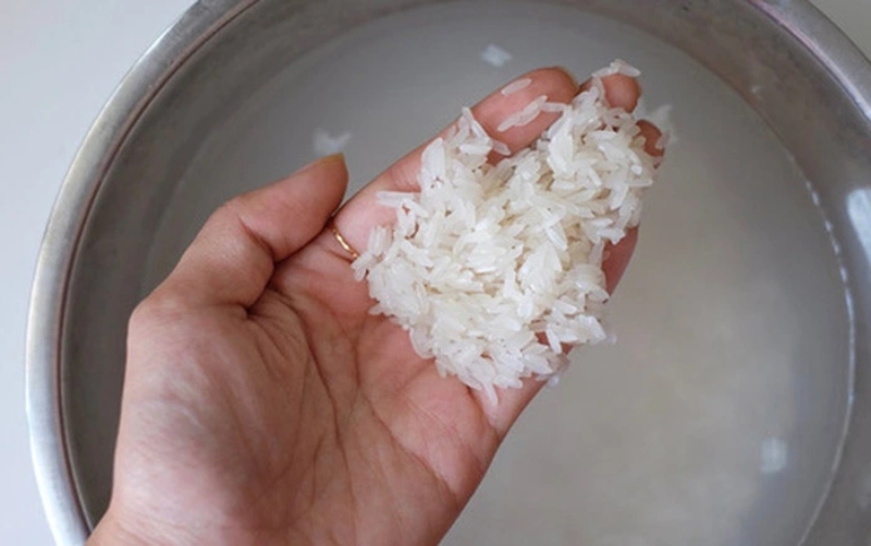 Vo gạo với nước