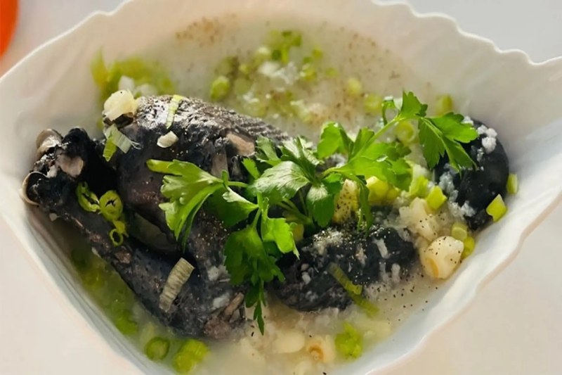 Cháo gà ác đậu xanh giàu dưỡng chất