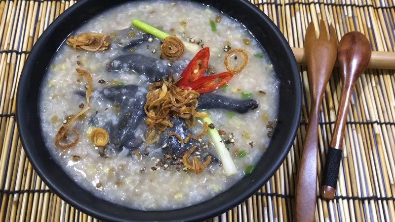 Thành phẩm món cháo gà ác đậu xanh thơm ngon