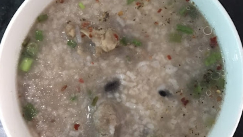 Cháo giò heo đậu đen nóng hổi