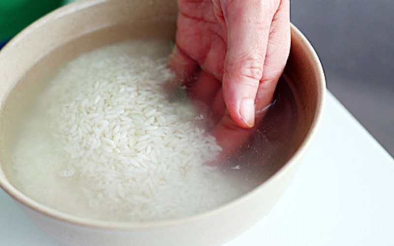 Sơ chế gạo để nấu cháo